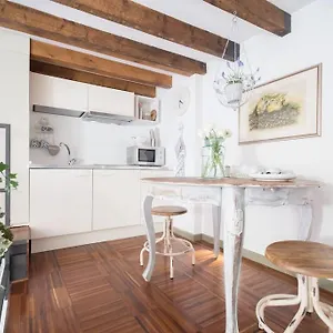  Apartment Romantic Loft Porta Venezia Italy