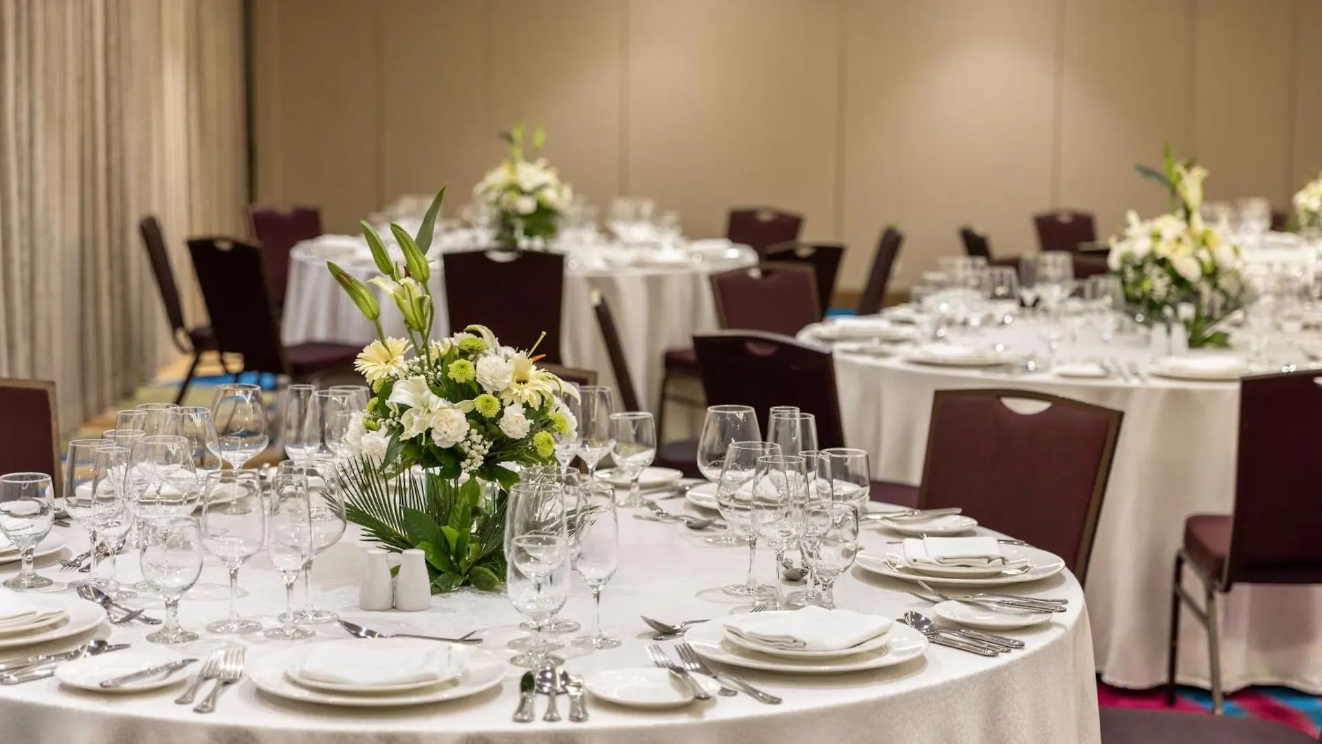 Dusit Thani Manila Μακάτι 5*,  Φιλιππίνες